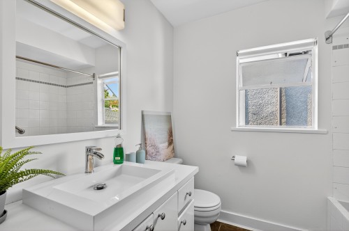 4427 7Th Avenue W, Vancouver, BC 