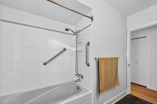 4427 7Th Avenue W, Vancouver, BC 