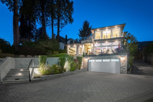 2567 Lawson Avenue  West Vancouver, BC V7V 2G1