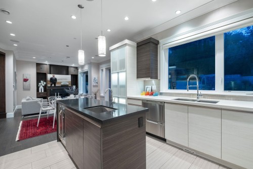 2567 Lawson Avenue, West Vancouver, BC 