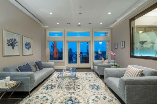 2567 Lawson Avenue, West Vancouver, BC 