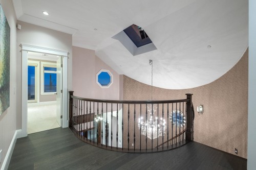 2567 Lawson Avenue, West Vancouver, BC 