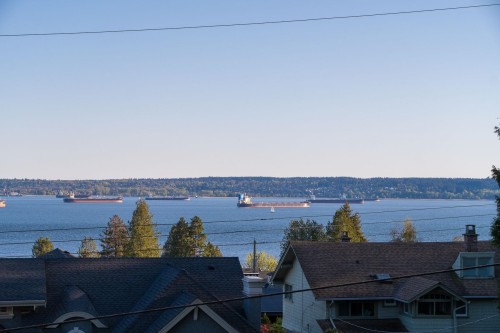 2567 Lawson Avenue, West Vancouver, BC 