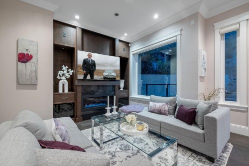 2567 Lawson Avenue, West Vancouver, BC 