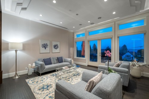 2567 Lawson Avenue, West Vancouver, BC 