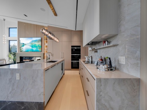 2423 Mathers Avenue, West Vancouver, BC 