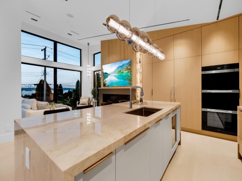 2423 Mathers Avenue, West Vancouver, BC 