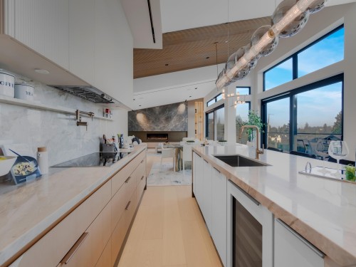 2423 Mathers Avenue, West Vancouver, BC 