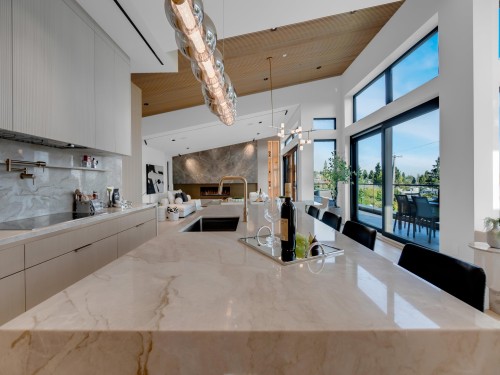 2423 Mathers Avenue, West Vancouver, BC 