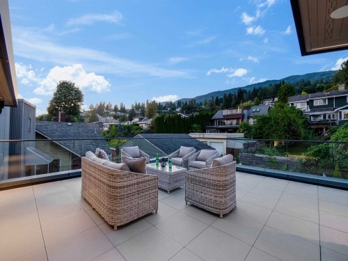 2423 Mathers Avenue, West Vancouver, BC 