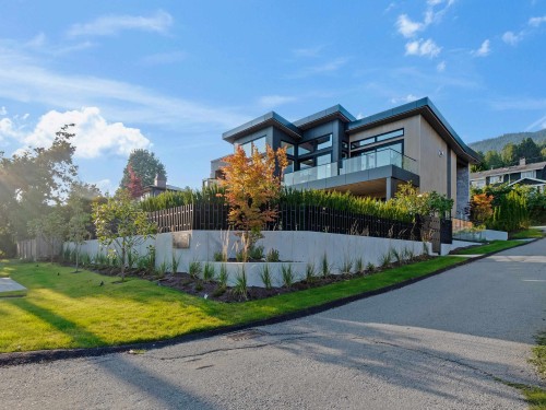 2423 Mathers Avenue, West Vancouver, BC 