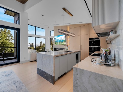 2423 Mathers Avenue, West Vancouver, BC 