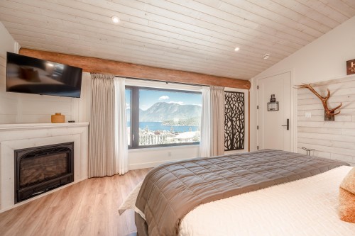 6316 Crowston Road, Sechelt, BC 