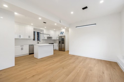 2-3096 Vanness Avenue, Vancouver, BC 