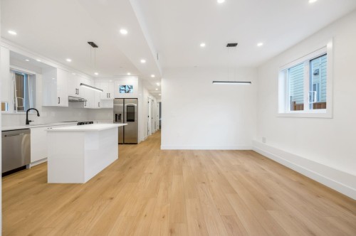 2-3096 Vanness Avenue, Vancouver, BC 