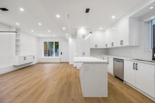 2-3096 Vanness Avenue, Vancouver, BC 