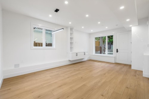 2-3096 Vanness Avenue, Vancouver, BC 