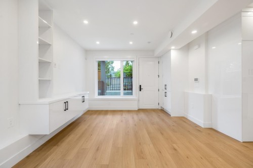 2-3096 Vanness Avenue, Vancouver, BC 