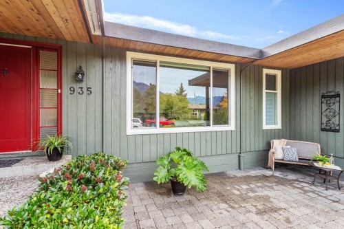 935 Beaconsfield Road, North Vancouver, BC 