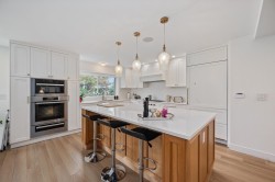 1390 Lawson Avenue  West Vancouver, BC V7T 2E7