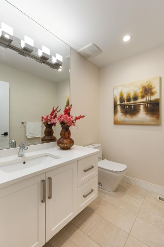 839 20Th Street W, North Vancouver, BC 