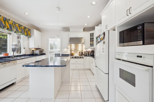 2525 Sapphire Place, Coquitlam, BC 