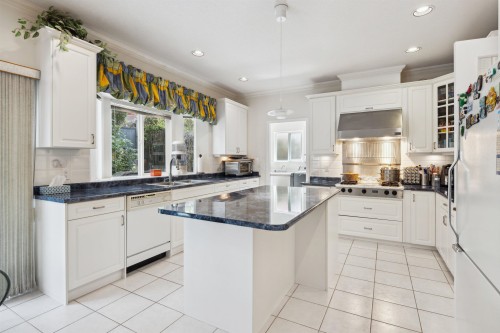 2525 Sapphire Place, Coquitlam, BC 