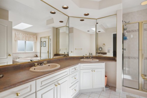 2525 Sapphire Place, Coquitlam, BC 