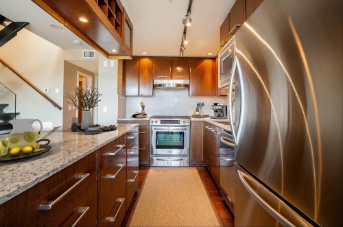 Ph3-683 Victoria Park W, North Vancouver, BC 