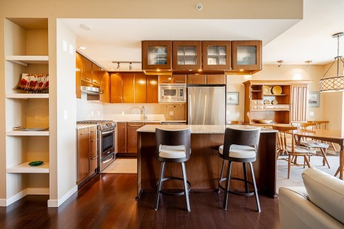 Ph3-683 Victoria Park W, North Vancouver, BC 