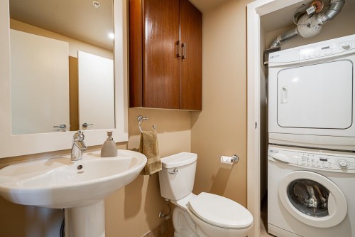 Ph3-683 Victoria Park W, North Vancouver, BC 