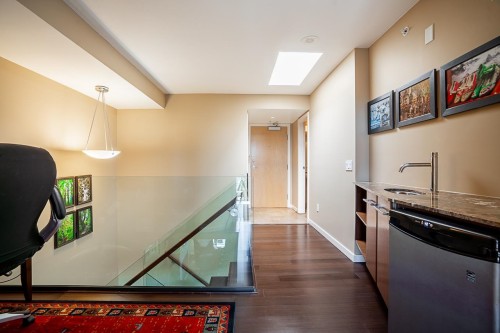 Ph3-683 Victoria Park W, North Vancouver, BC 