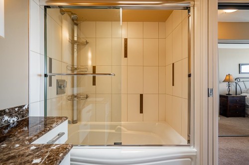 Ph3-683 Victoria Park W, North Vancouver, BC 