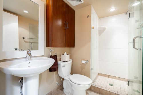 Ph3-683 Victoria Park W, North Vancouver, BC 