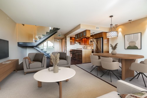 Ph3-683 Victoria Park W, North Vancouver, BC 