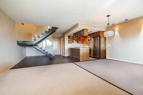 Ph3-683 Victoria Park W, North Vancouver, BC 