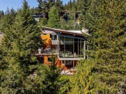 7452 Treetop Lane  Whistler, BC V8E 0E9