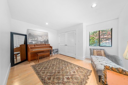 4869 Capilano Road, North Vancouver, BC 