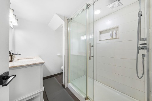 4869 Capilano Road, North Vancouver, BC 