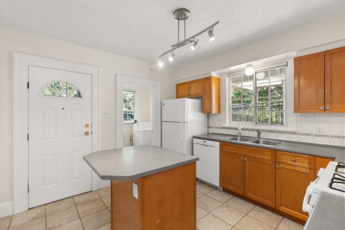 909 18Th Avenue W, Vancouver, BC 