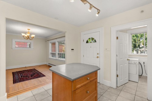 909 18Th Avenue W, Vancouver, BC 