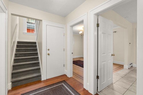 909 18Th Avenue W, Vancouver, BC 