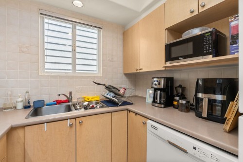 909 18Th Avenue W, Vancouver, BC 