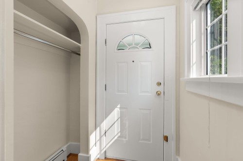 909 18Th Avenue W, Vancouver, BC 