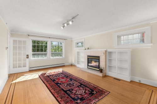 909 18Th Avenue W, Vancouver, BC 