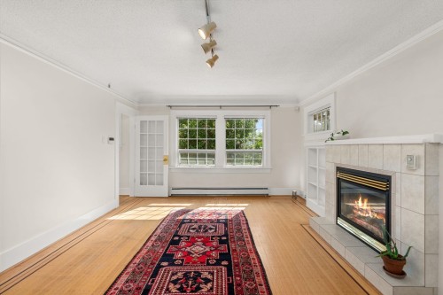 909 18Th Avenue W, Vancouver, BC 