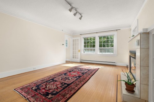 909 18Th Avenue W, Vancouver, BC 