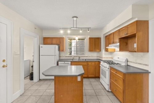 909 18Th Avenue W, Vancouver, BC 