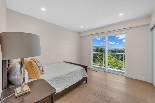 818 Younette Drive, West Vancouver, BC 