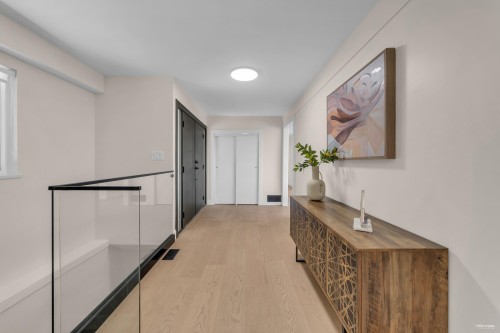 818 Younette Drive, West Vancouver, BC 